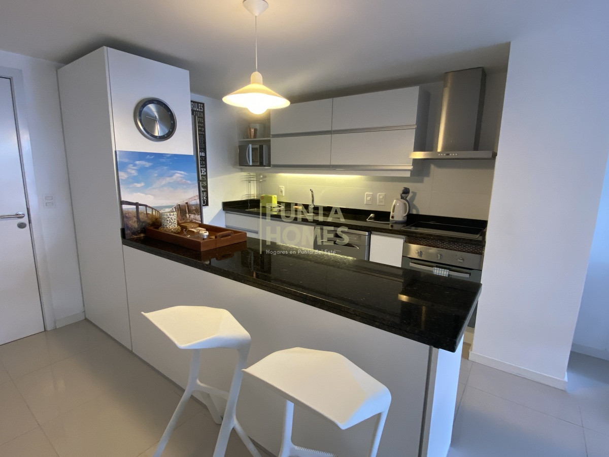 Apartamento ID.3801 - Venta amplio 2 dormitorios 2 baños  vista al mar con servicios 