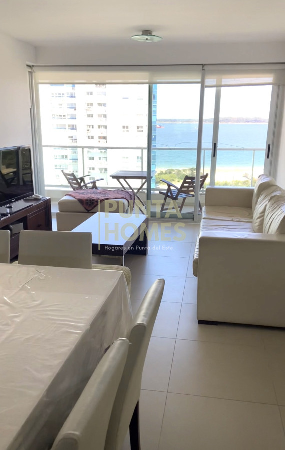 Apartamento ID.3786 - Venta de Apartamento de 2 dormitorios y 2 baños playa mansa con servicios y Espectacular vista al mar en Punta del Este.