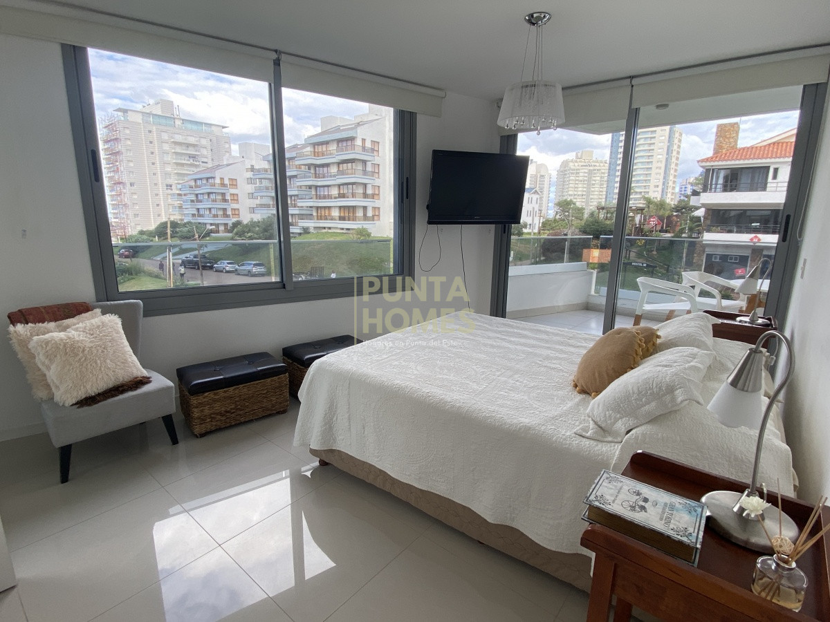Apartamento ID.3801 - Venta amplio 2 dormitorios 2 baños  vista al mar con servicios 