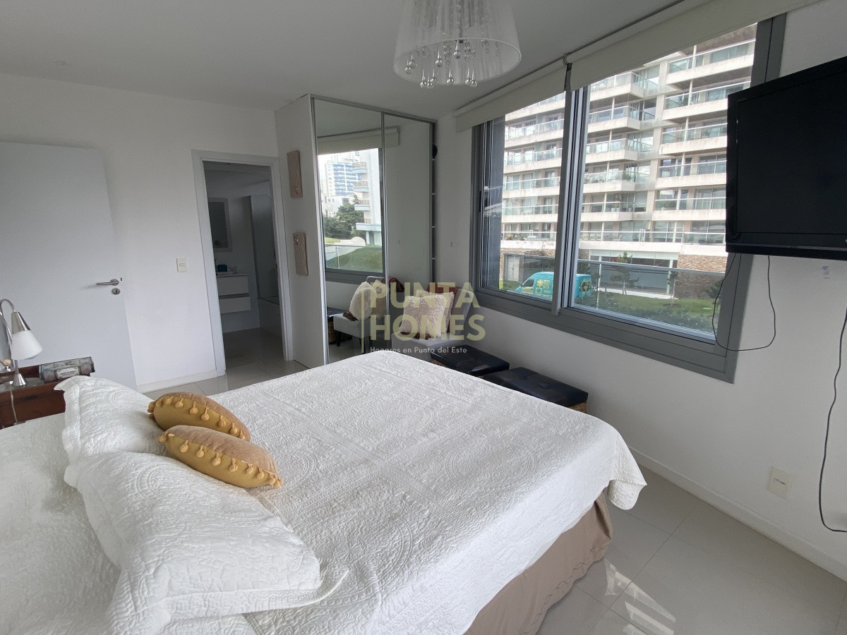 Apartamento ID.3801 - Venta amplio 2 dormitorios 2 baños  vista al mar con servicios 