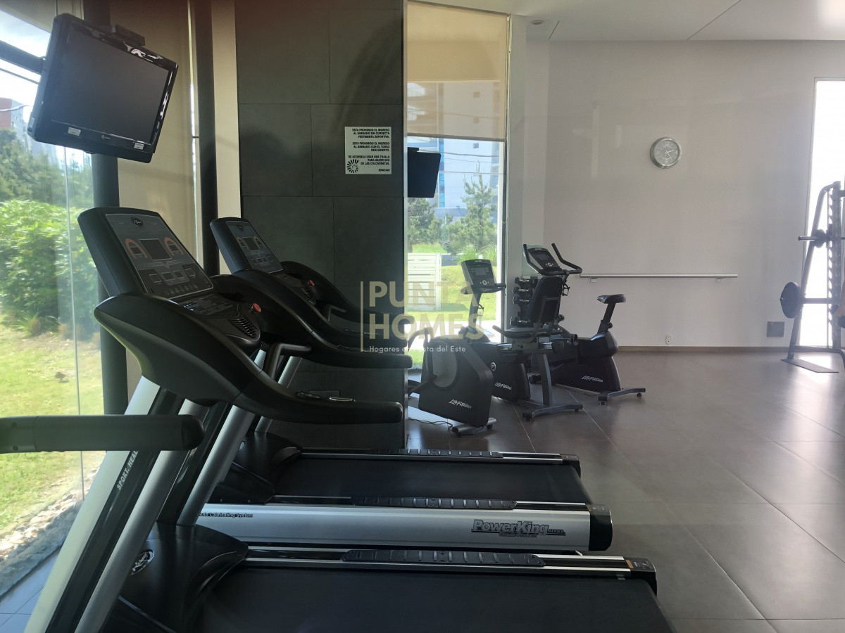 Apartamento ID.3786 - Venta de Apartamento de 2 dormitorios y 2 baños playa mansa con servicios y Espectacular vista al mar en Punta del Este.