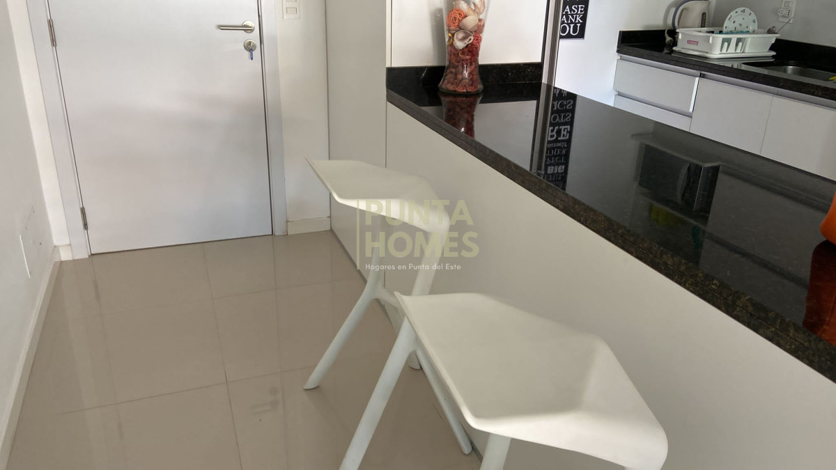 Apartamento ID.3801 - Venta amplio 2 dormitorios 2 baños  vista al mar con servicios 
