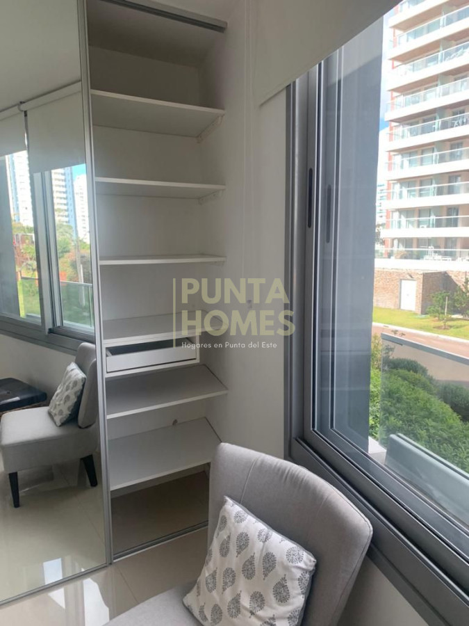 Apartamento ID.3801 - Venta amplio 2 dormitorios 2 baños  vista al mar con servicios 
