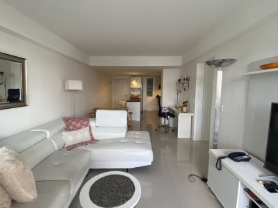 Venta amplio 2 dormitorios 2 baños  vista al mar con servicios 