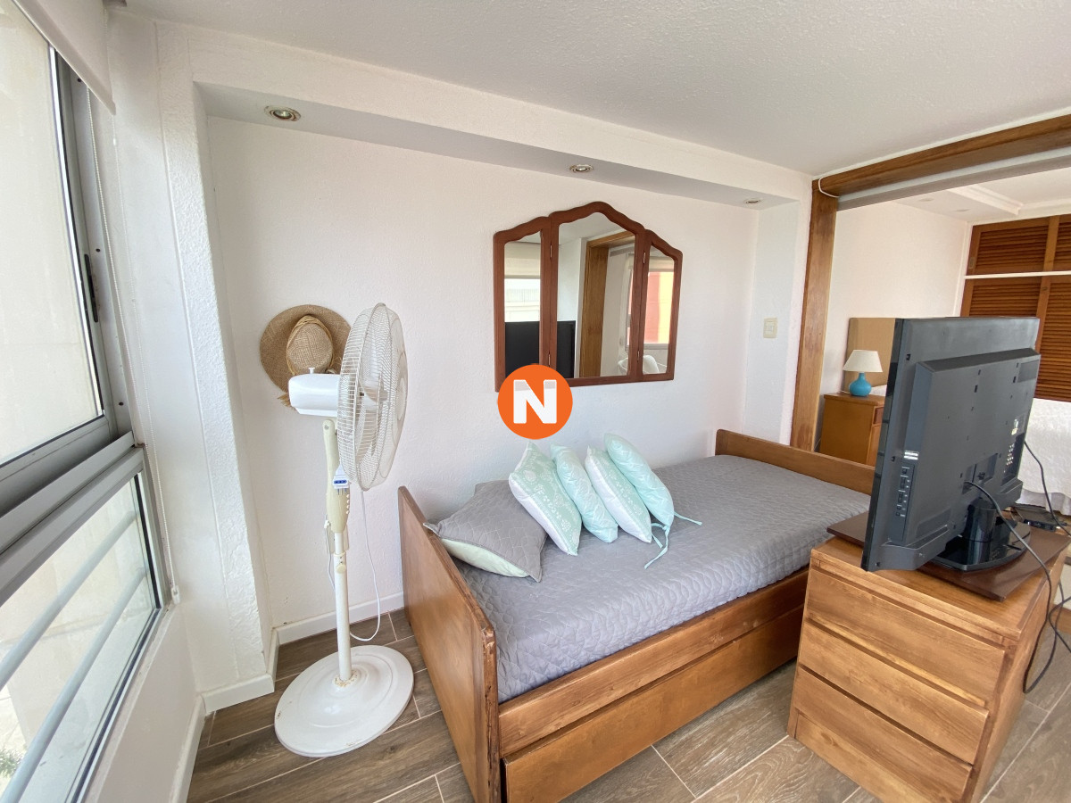 Apartamento Ref.223059 - En venta 2 dormitorios y medio en Península 