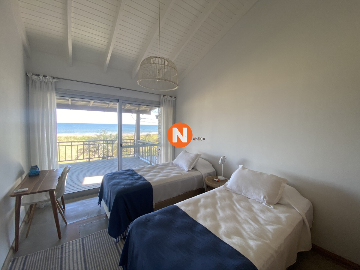 Casa Ref.222966 - Espectacular en playa Solanas primera línea 