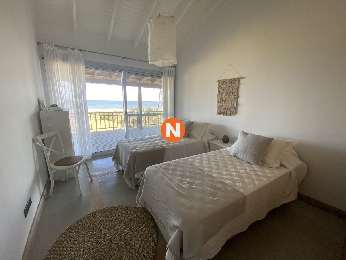 Casa Ref.222966 - Espectacular en playa Solanas primera línea 