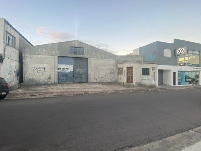 Venta de galpón en Maldonado - Centro. Terreno apto para edificar