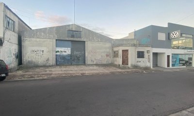 Venta de galpón en Maldonado - Centro. Terreno apto para edificar