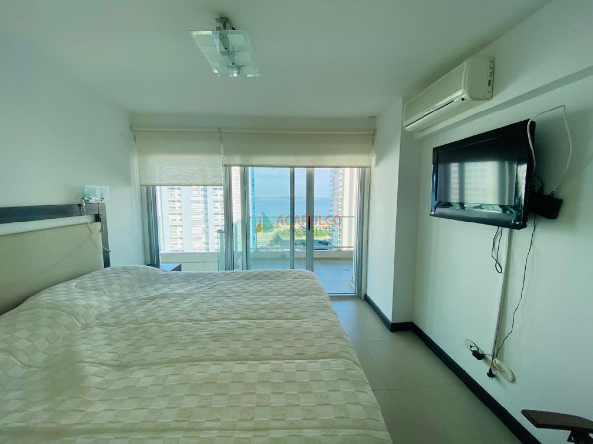 Apartamento Ref.4629/Venta-de-Apartamento-de-2-dormitorios-y-2-baños-playa-mansa-con-servicios-y-Espectacular-vista-al-mar-en-Punta-del-Este. - Venta de Apartamento de 2 dormitorios y 2 baños playa mansa con servicios y Espectacular vista al mar en Punta del Este.