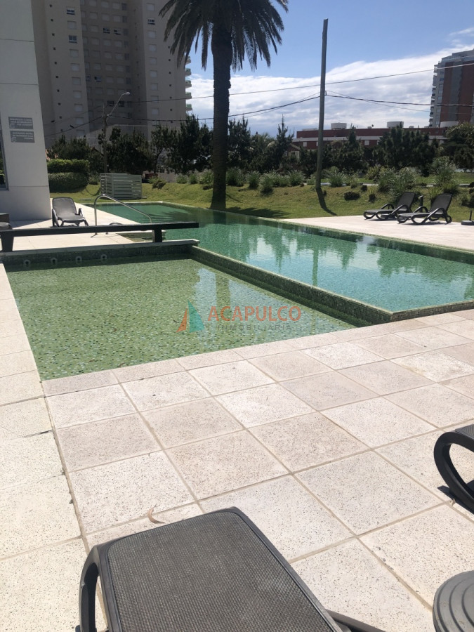 Apartamento Ref.4629/Venta-de-Apartamento-de-2-dormitorios-y-2-baños-playa-mansa-con-servicios-y-Espectacular-vista-al-mar-en-Punta-del-Este. - Venta de Apartamento de 2 dormitorios y 2 baños playa mansa con servicios y Espectacular vista al mar en Punta del Este.