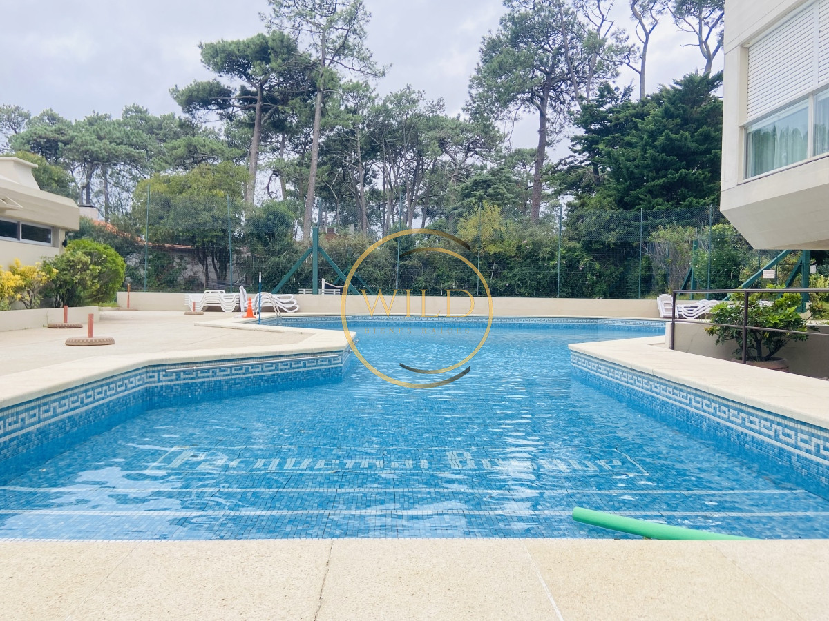 Apartamento ID.2129 - 2 dormitorios 2 baños Cantegril con servicios 