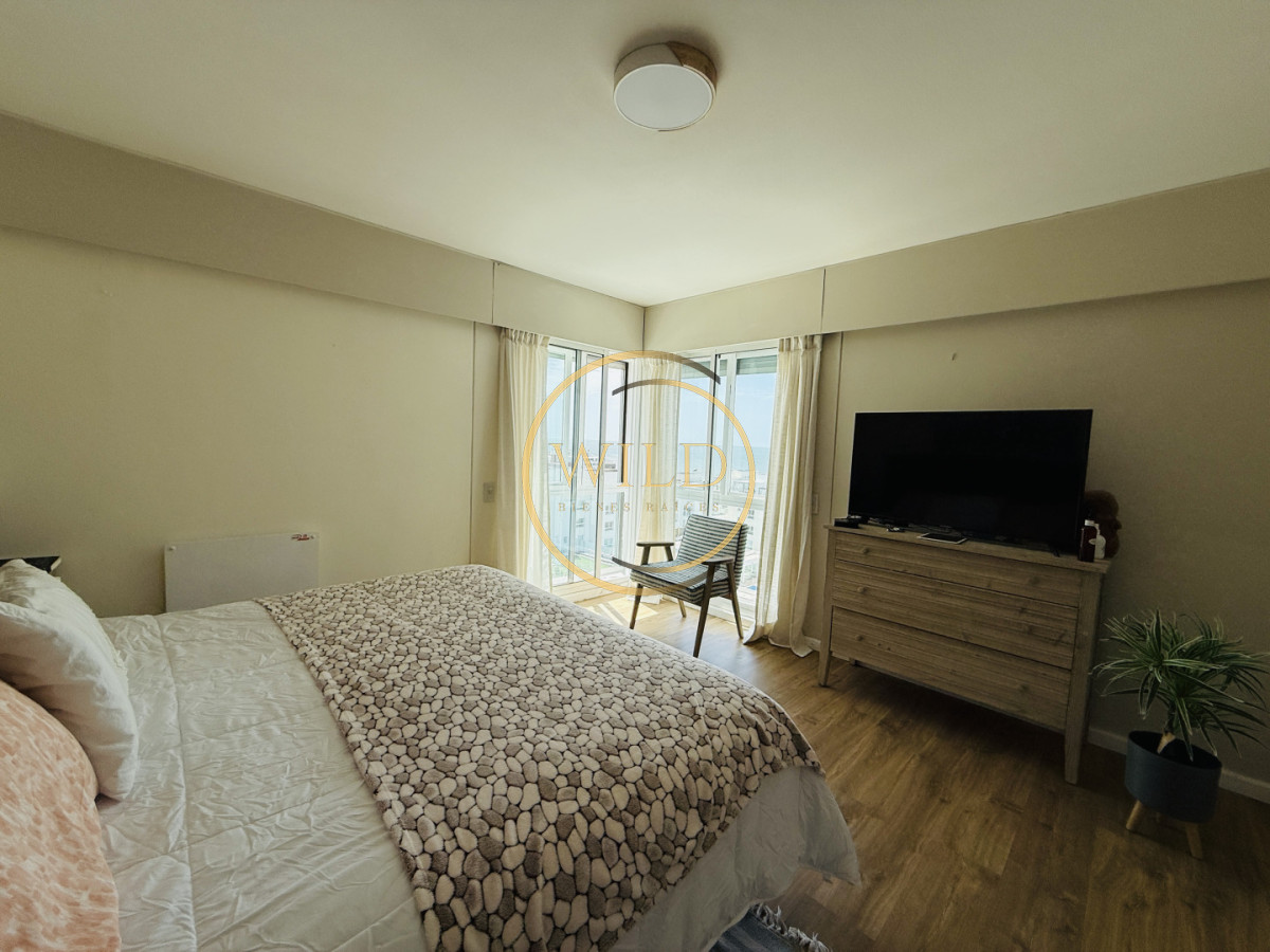 Apartamento ID.2597 - Hermoso Semi piso en Peninsula con vista a la Brava y Mansa 