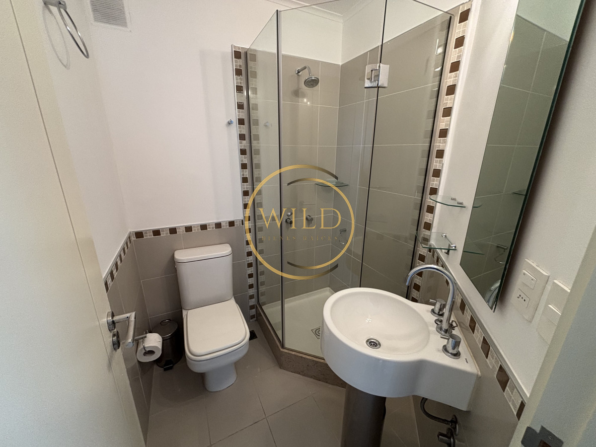 Apartamento ID.2424 - Alquiler invernal y verano 2 dormitorios 2 baños en torre de categoría con todos los servicios