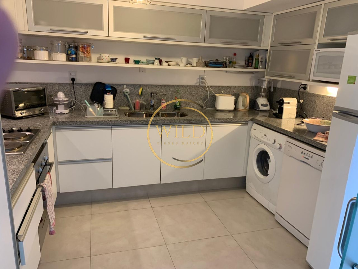 Apartamento ID.2463 - Alquiler de temporada 3 dormitorios primera linea mansa con vista al mar