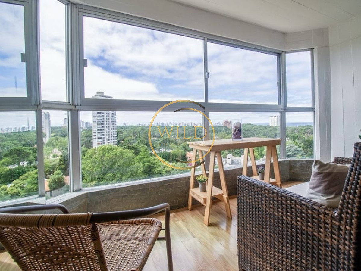 Apartamento ID.2252 - Venta 2 dorm 2 baños Punta del Este a nuevo con vista