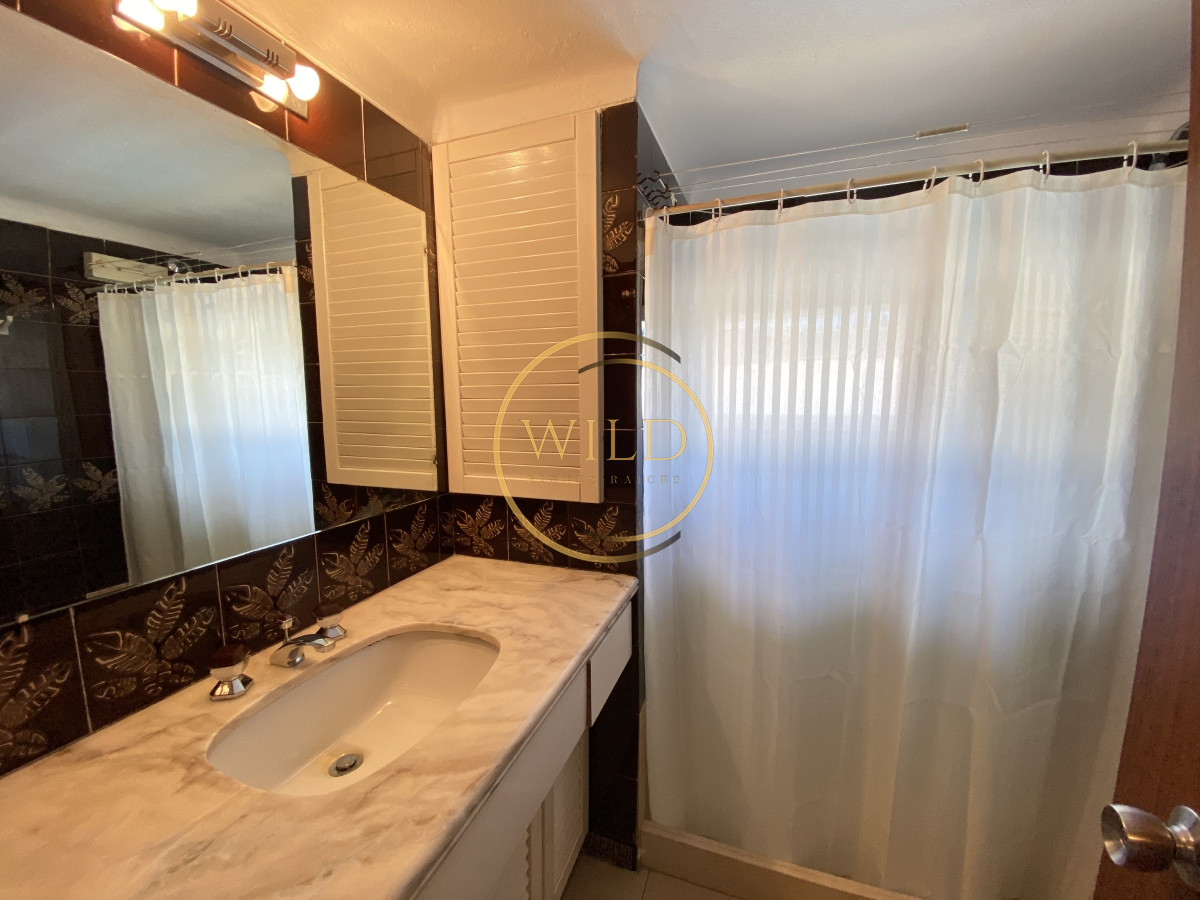Apartamento ID.2129 - 2 dormitorios 2 baños Cantegril con servicios 