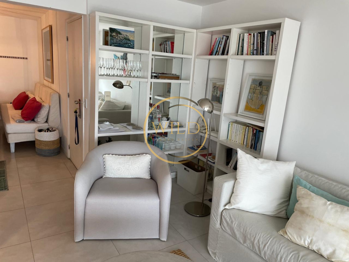 Apartamento ID.2463 - Alquiler de temporada 3 dormitorios primera linea mansa con vista al mar