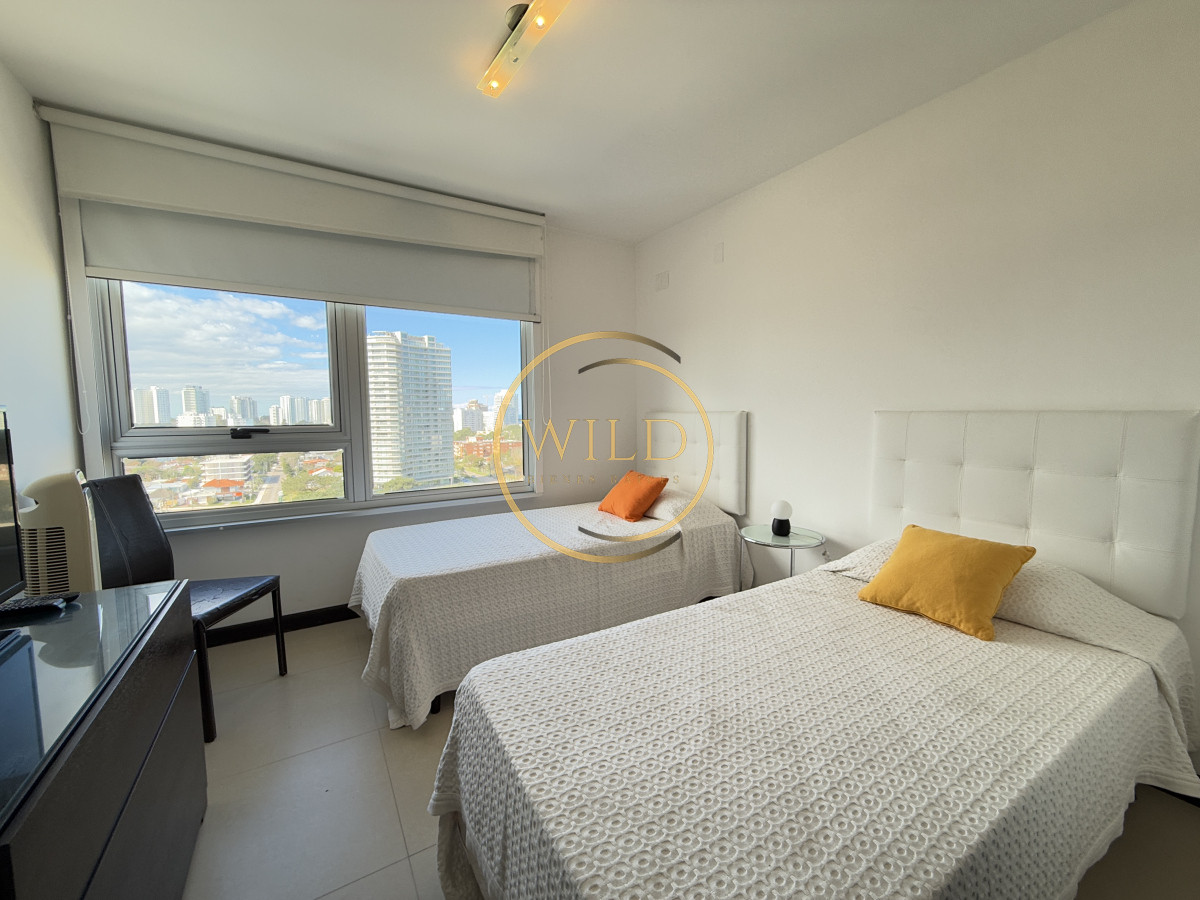 Apartamento ID.2480 - Espectacular 3 dormitorios al mar mansa en venta 