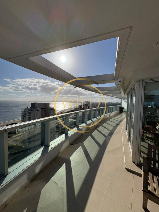 Apartamento ID.2476 - Penthouse en playa mansa en venta 