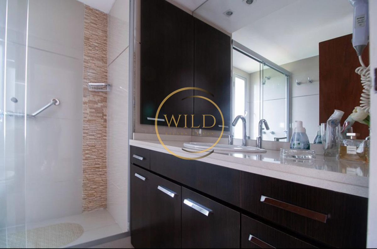 Apartamento ID.2252 - Venta 2 dorm 2 baños Punta del Este a nuevo con vista