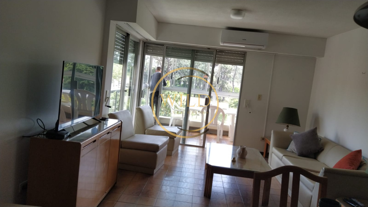 Apartamento ID.1851 - Venta apartamento muy amplio 2 dormitorios y 2 baños con servicios