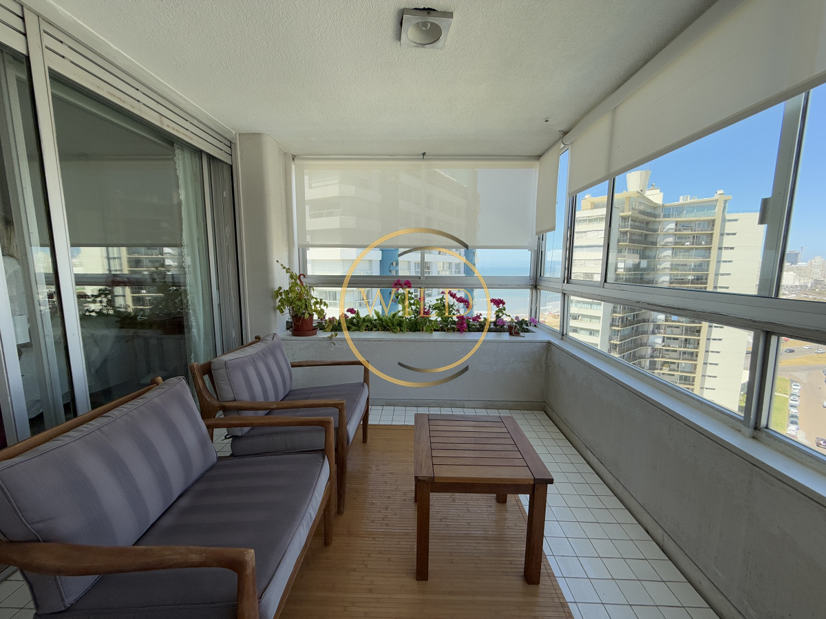Apartamento ID.2214 - Primera línea brava 3 dormitorios mas dependencia alquiler 