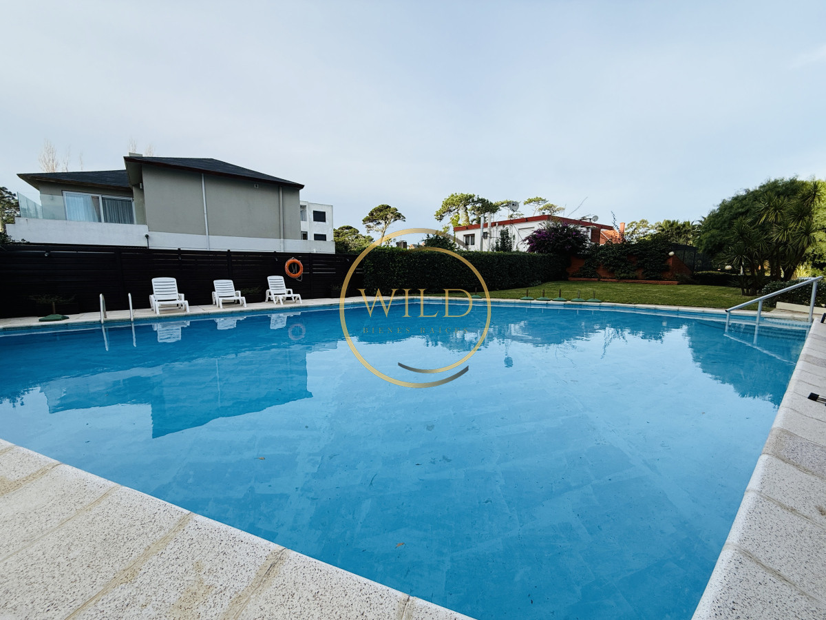 Apartamento ID.2396 - Alquiler anual 3 dormitorios frente al mar