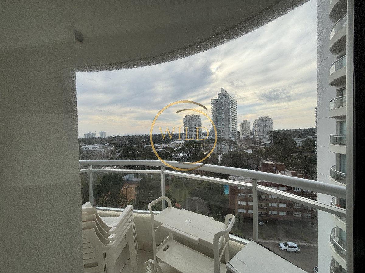 Apartamento ID.2424 - Alquiler invernal y verano 2 dormitorios 2 baños en torre de categoría con todos los servicios