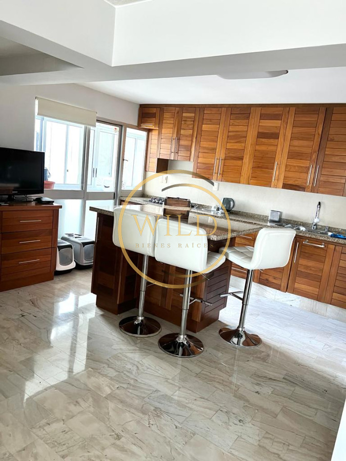 Apartamento ID.1417 - Venta de Excelente Apartamento de 3 dormitorios más dependencia en Punta del Este.
