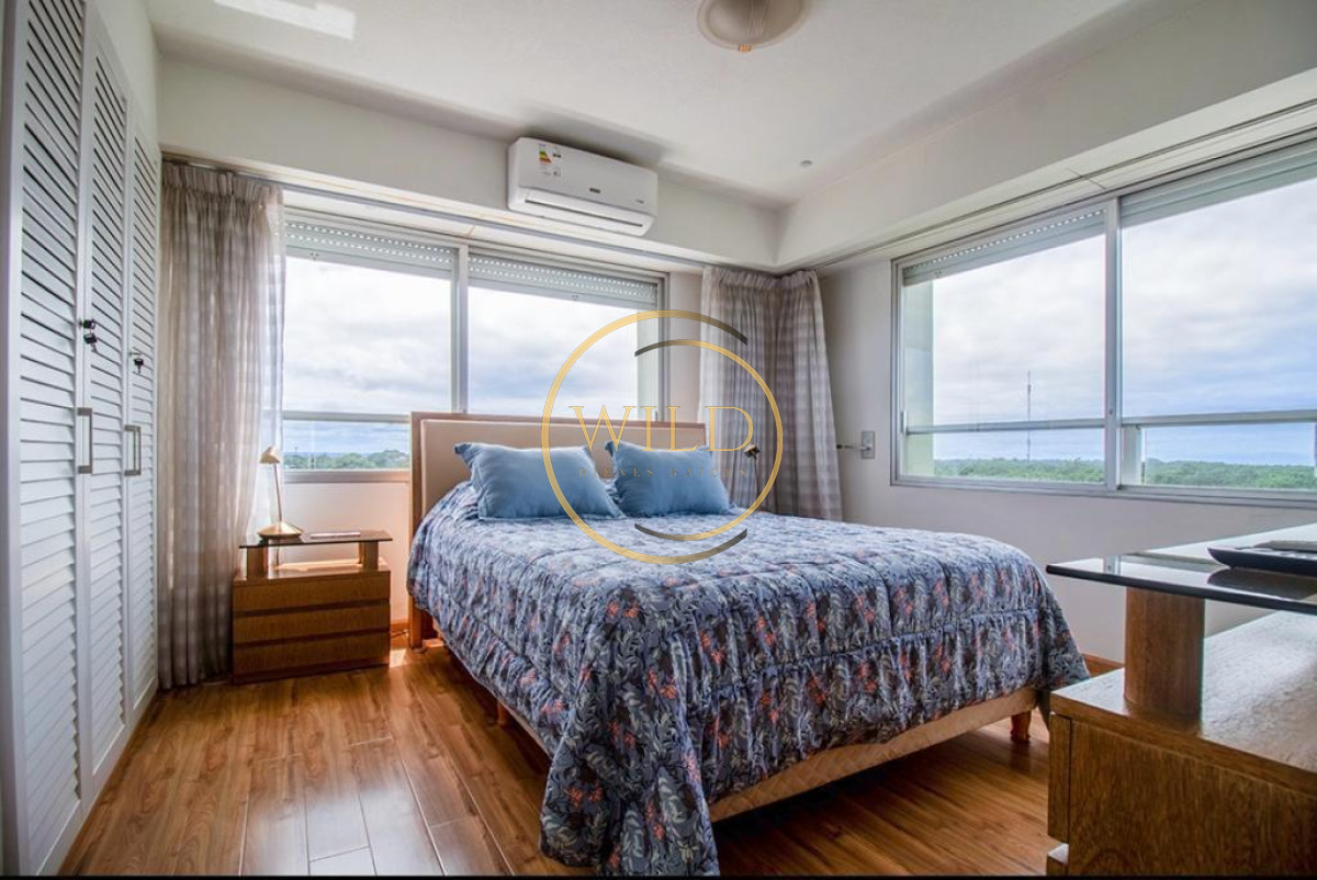 Apartamento ID.2252 - Venta 2 dorm 2 baños Punta del Este a nuevo con vista