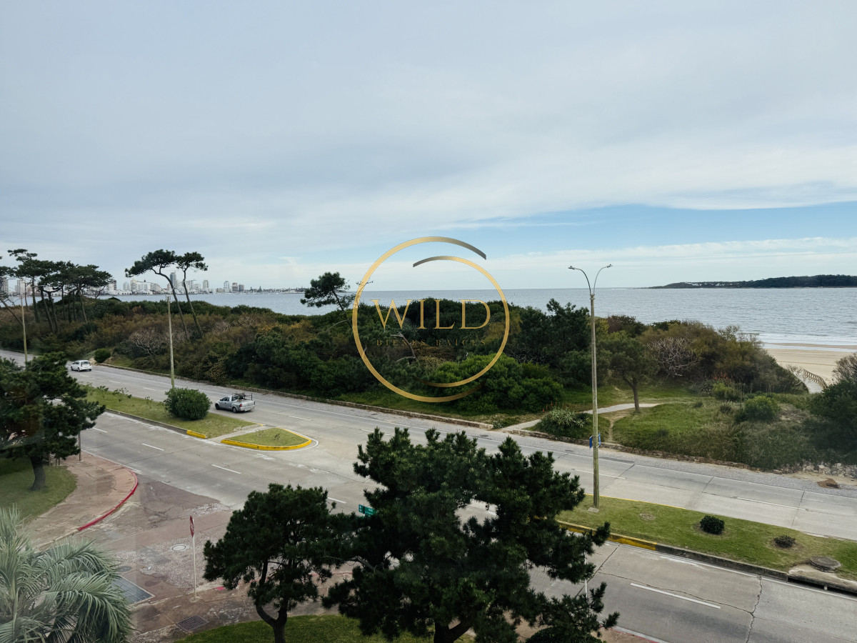 Apartamento ID.2396 - Alquiler anual 3 dormitorios frente al mar