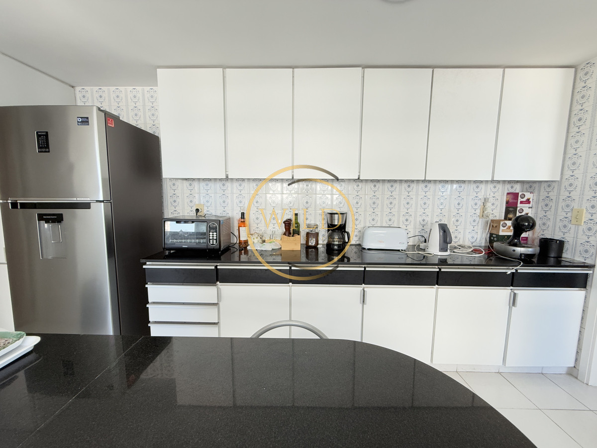 Apartamento ID.2214 - Primera línea brava 3 dormitorios mas dependencia alquiler 