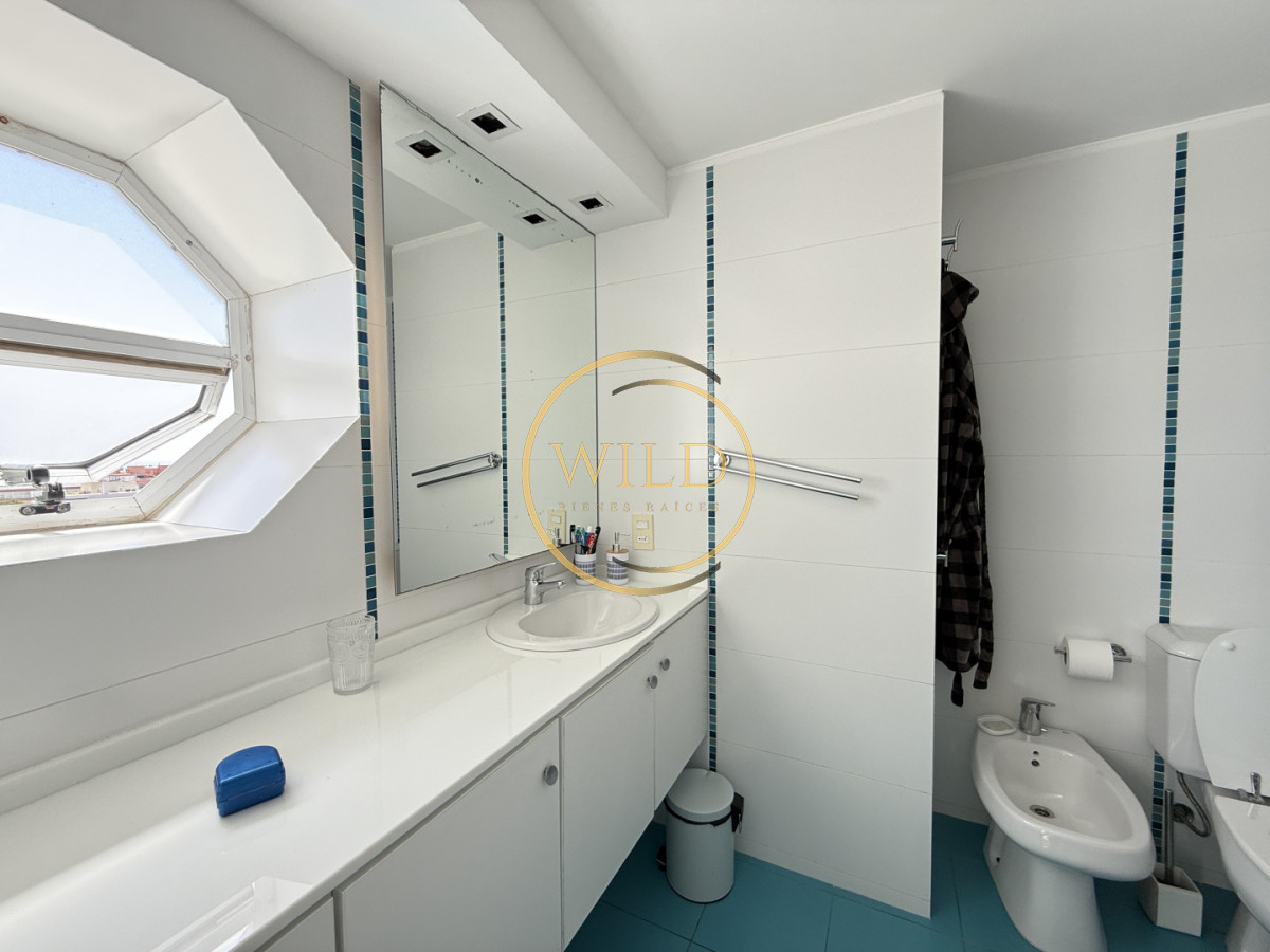 Apartamento ID.2597 - Hermoso Semi piso en Peninsula con vista a la Brava y Mansa 