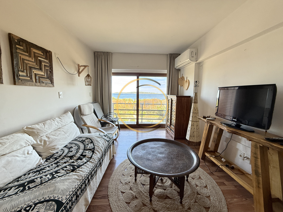 Apartamento ID.2401 - Alquiler anual 2 dormitorios frente al mar
