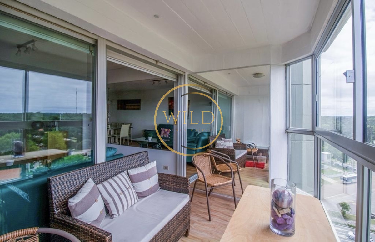 Apartamento ID.2252 - Venta 2 dorm 2 baños Punta del Este a nuevo con vista