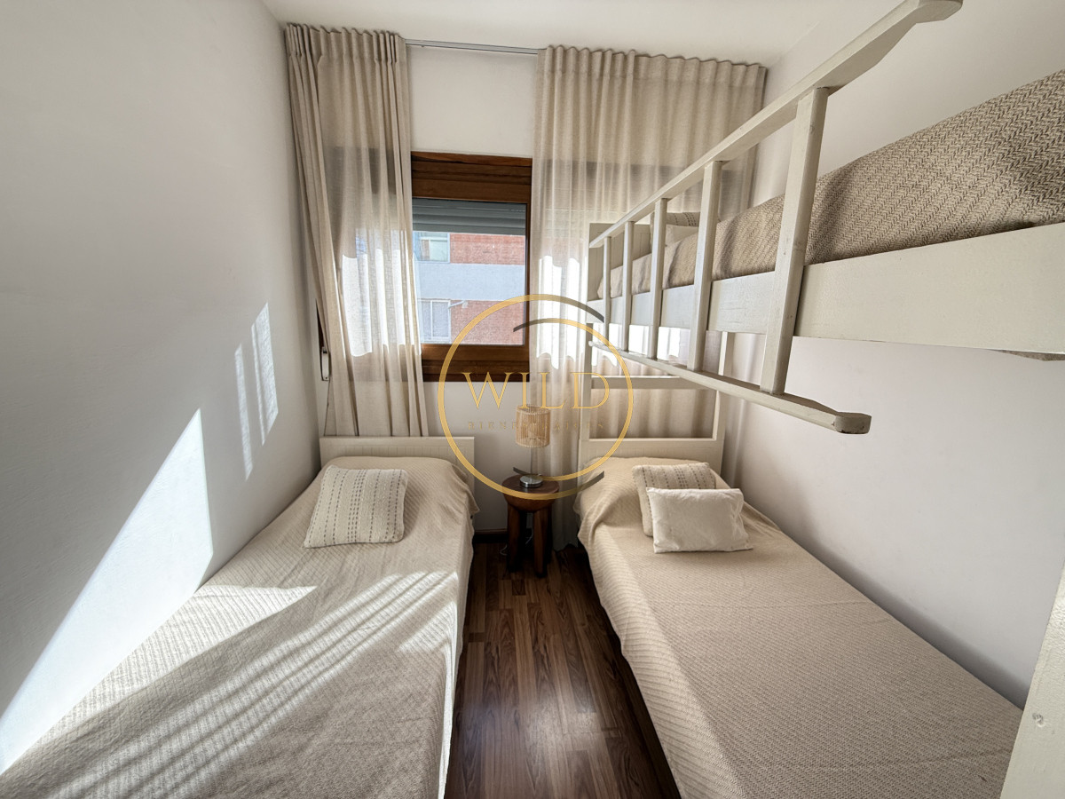 Apartamento ID.2401 - Alquiler anual 2 dormitorios frente al mar