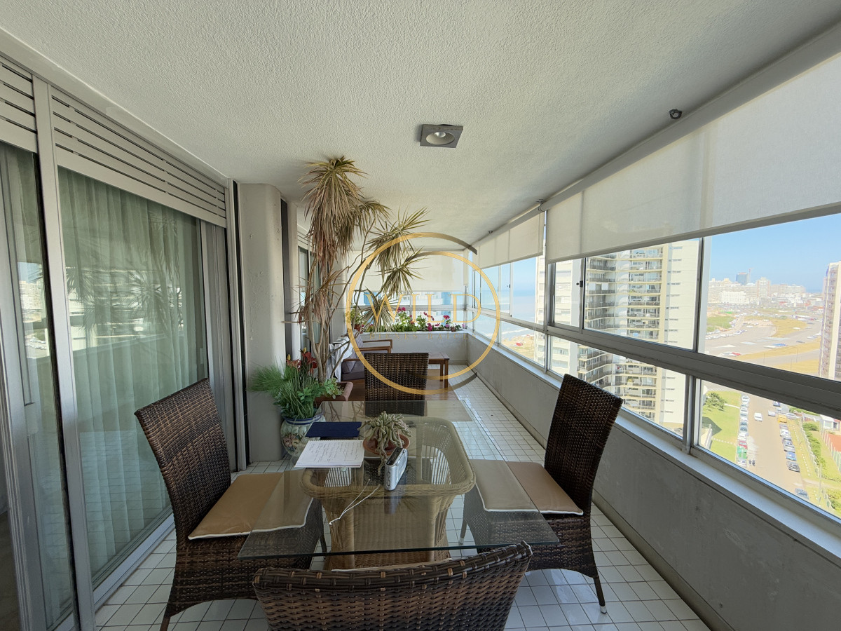 Apartamento ID.2214 - Primera línea brava 3 dormitorios mas dependencia alquiler 