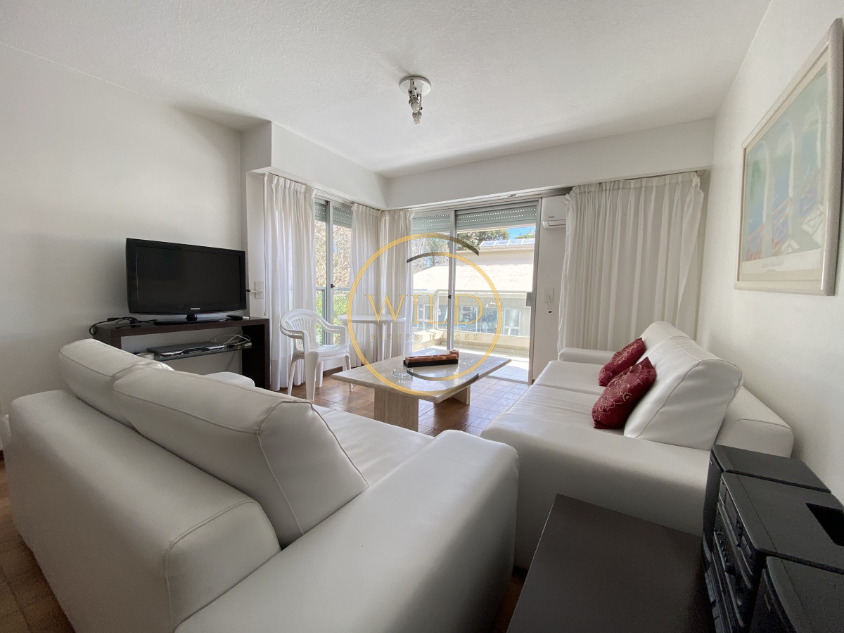 Apartamento ID.2129 - 2 dormitorios 2 baños Cantegril con servicios 