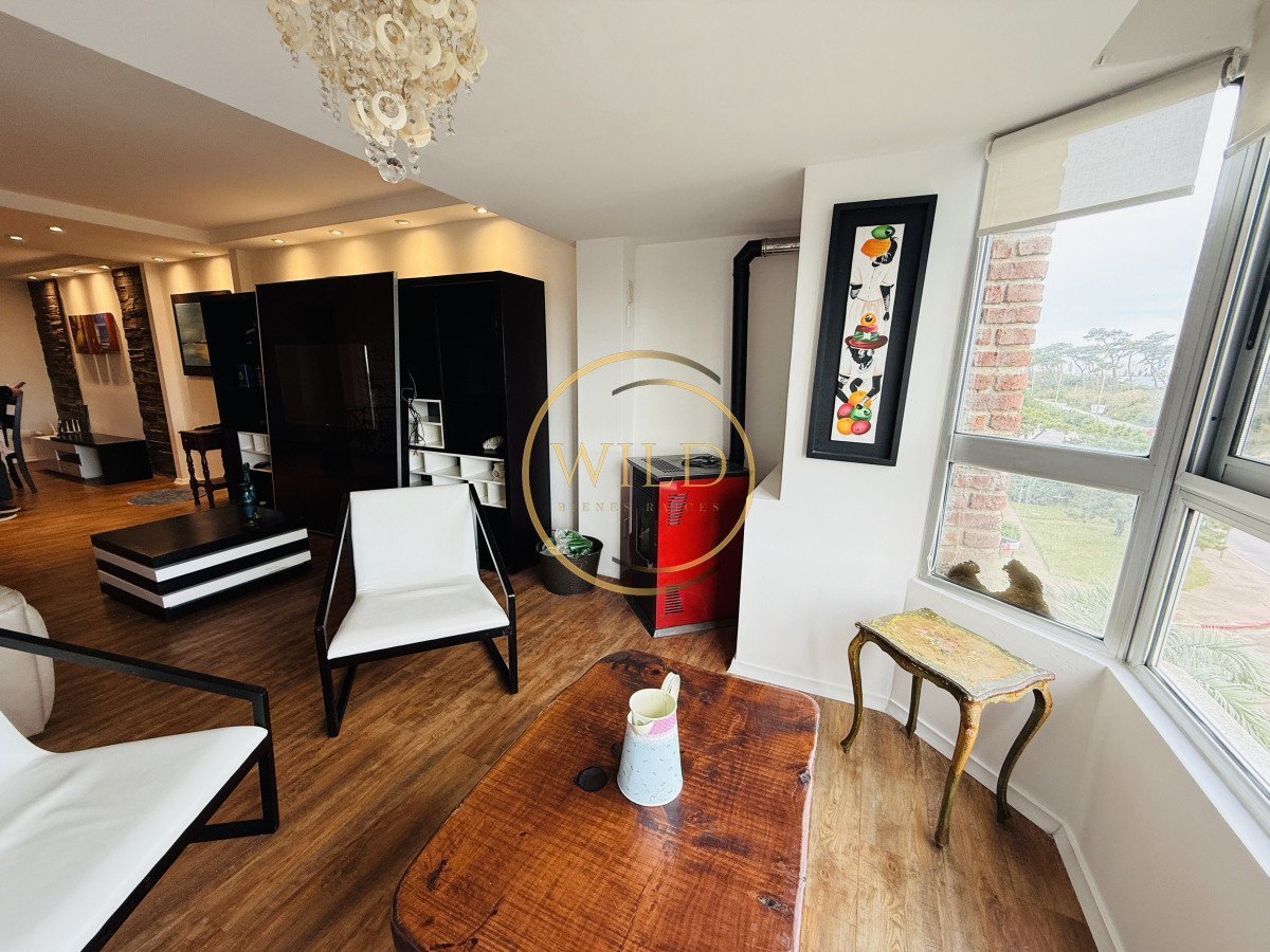 Apartamento ID.2396 - Alquiler anual 3 dormitorios frente al mar