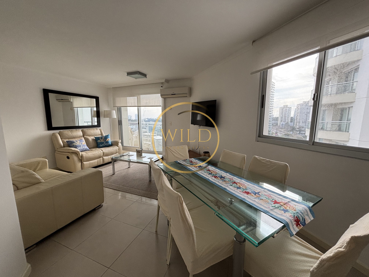 Apartamento ID.2424 - Alquiler invernal y verano 2 dormitorios 2 baños en torre de categoría con todos los servicios
