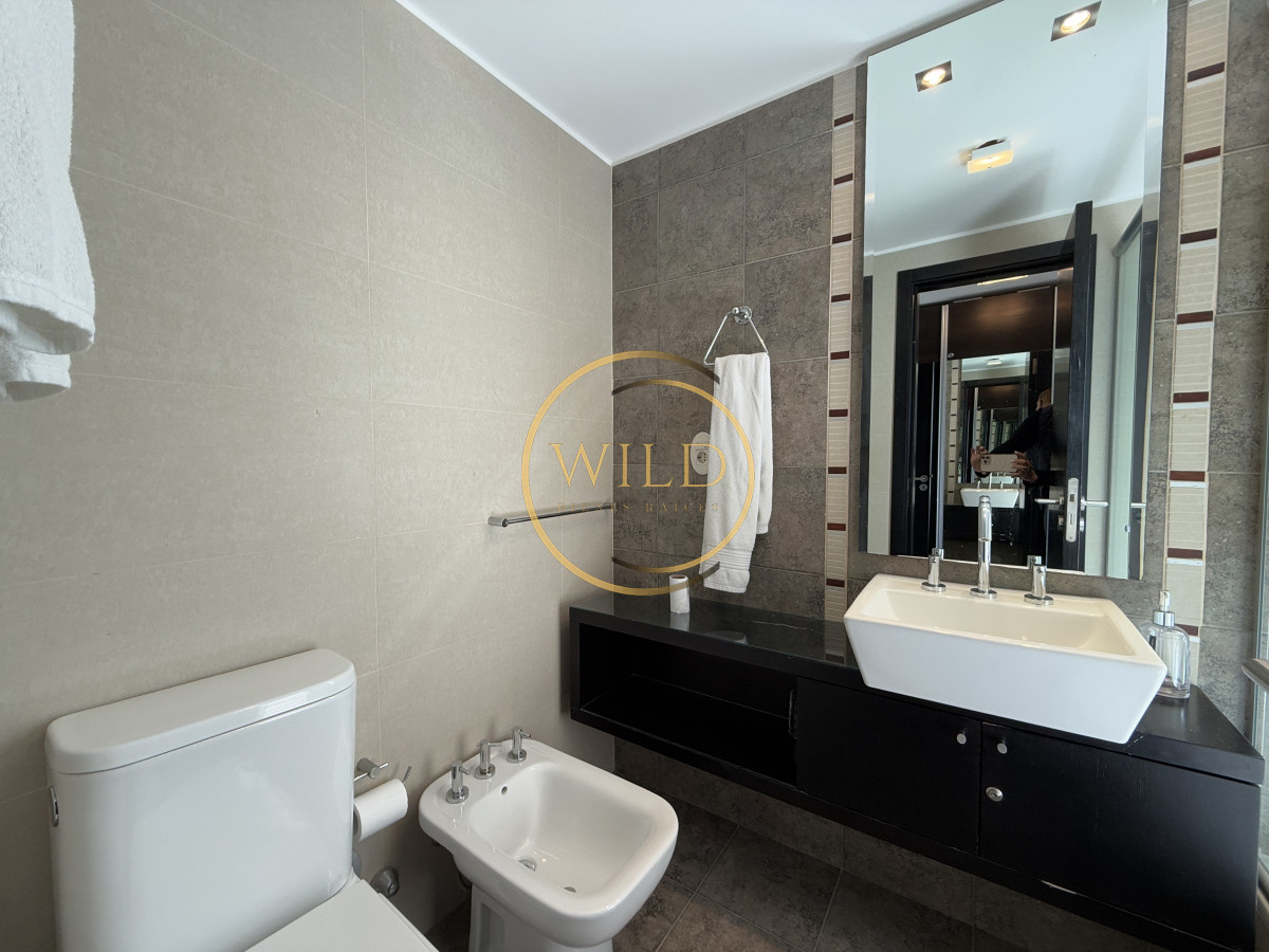 Apartamento ID.2480 - Espectacular 3 dormitorios al mar mansa en venta 