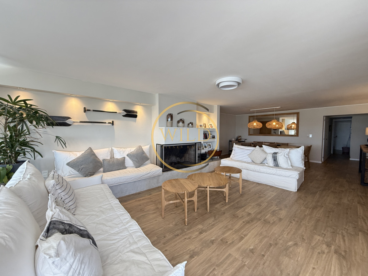 Apartamento ID.2597 - Hermoso Semi piso en Peninsula con vista a la Brava y Mansa 