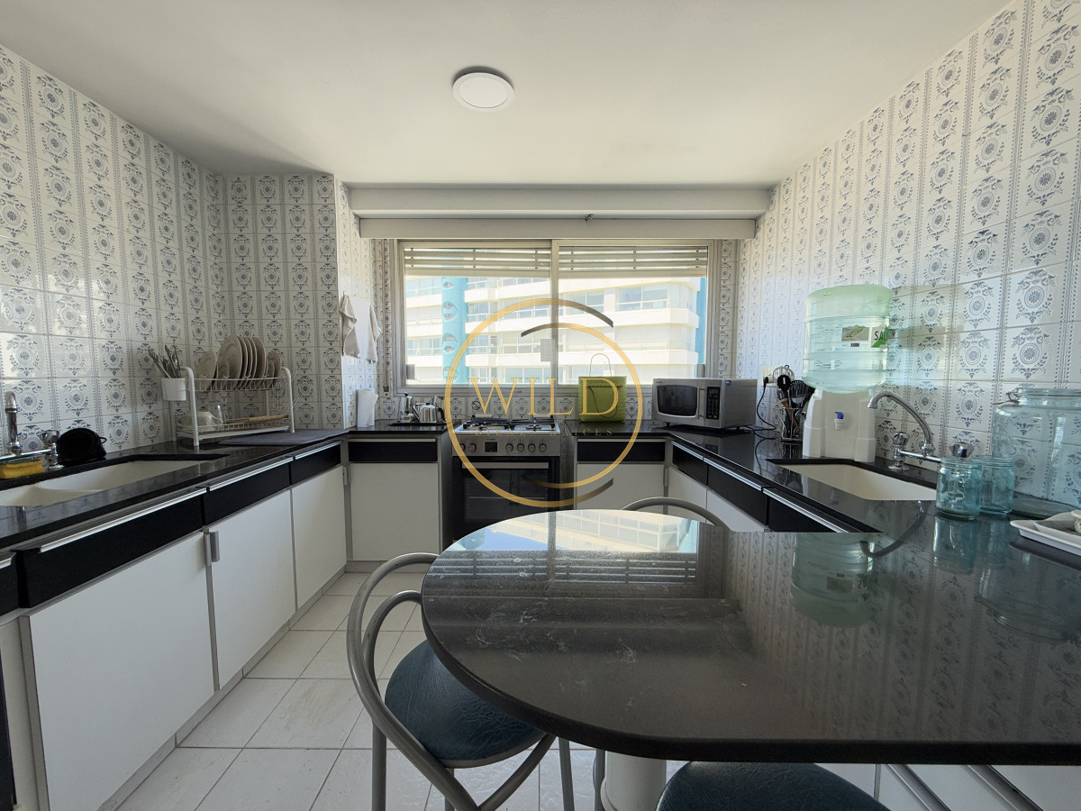 Apartamento ID.2214 - Primera línea brava 3 dormitorios mas dependencia alquiler 