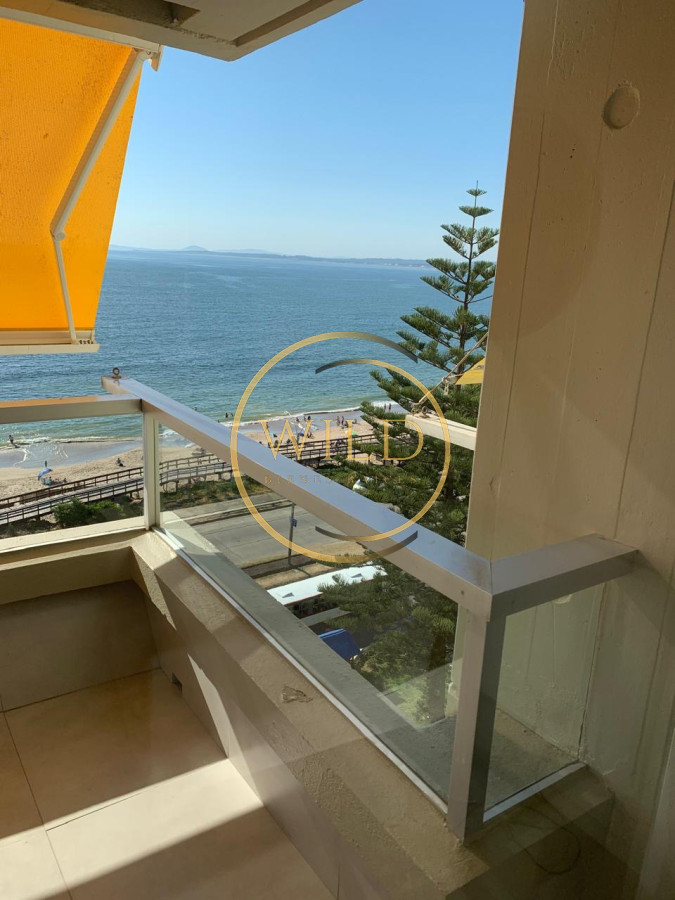 Apartamento ID.2463 - Alquiler de temporada 3 dormitorios primera linea mansa con vista al mar