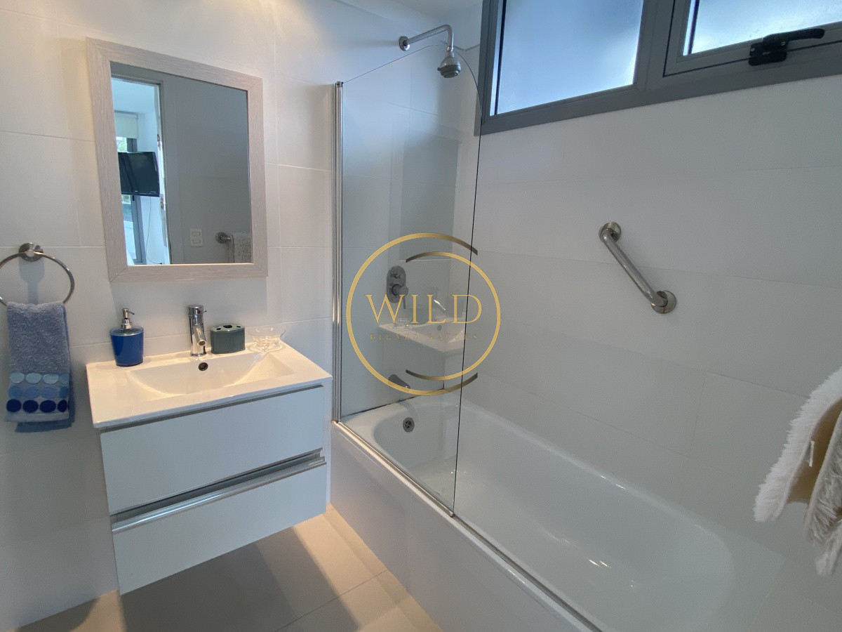Apartamento ID.1436 - Venta amplio 2 dormitorios 2 baños  vista al mar con renta