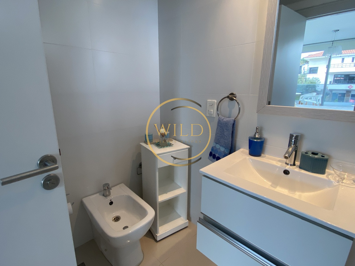 Apartamento ID.1436 - Venta amplio 2 dormitorios 2 baños  vista al mar con renta