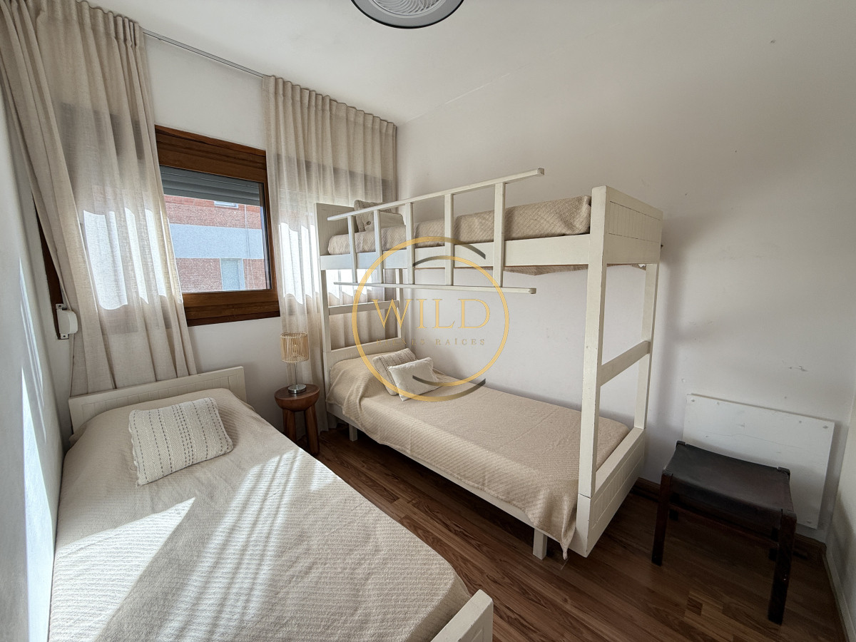 Apartamento ID.2401 - Alquiler anual 2 dormitorios frente al mar