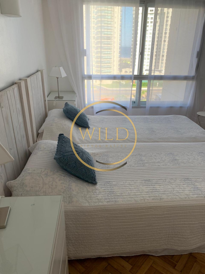 Apartamento ID.2463 - Alquiler de temporada 3 dormitorios primera linea mansa con vista al mar
