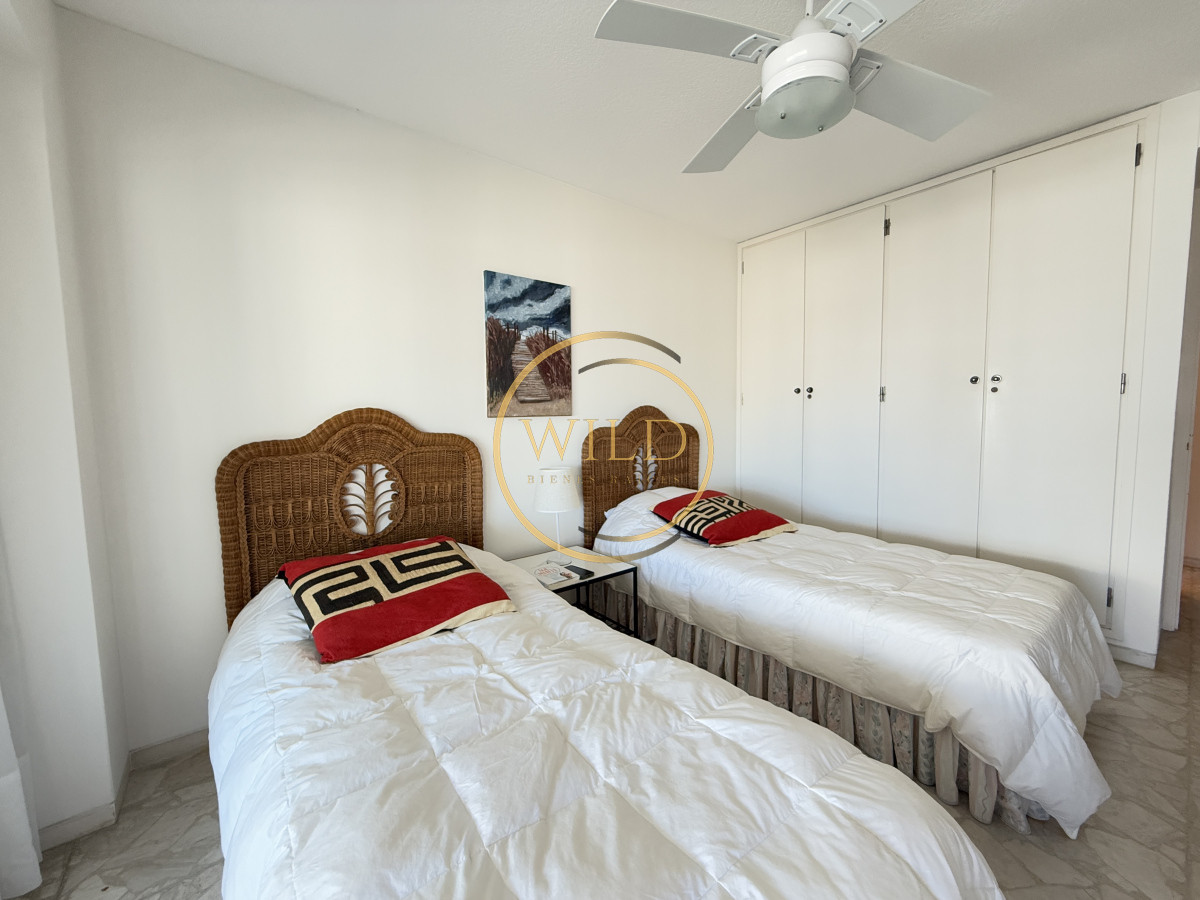 Apartamento ID.2214 - Primera línea brava 3 dormitorios mas dependencia alquiler 